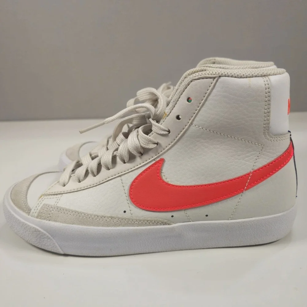 Nike Blazer Mid 77 GS Platinum Tint Crimson Size 7Y Mens 7 Womens 8.5 DA4086-004